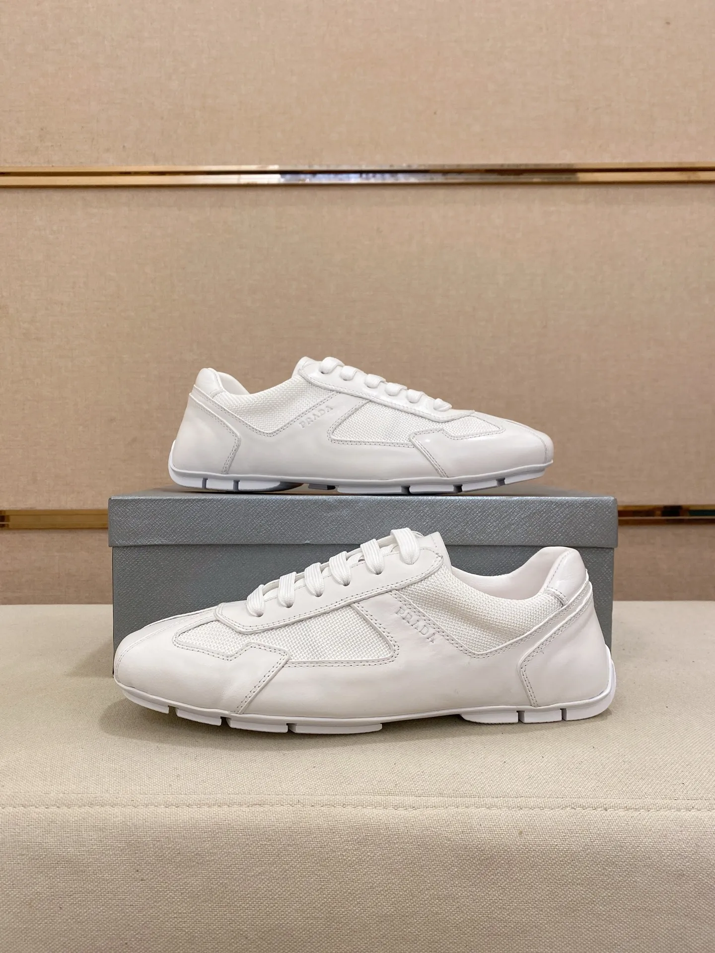 Men's shoes 💰 480💰 ✔️✔️✔️Top high version High-quality new PRADA (Prada) counters are launched at the same time. The new men's shoes and 😘fabrics are purely handmade in Niujing. Lining: Full cowhide lining. 👍🏿High-end☄️Open-molded non-slip rubber outsole, exquisite lines, simple and elegant, comfortable and high-end for leisure travel. Code number: 38-44. Can be customized45